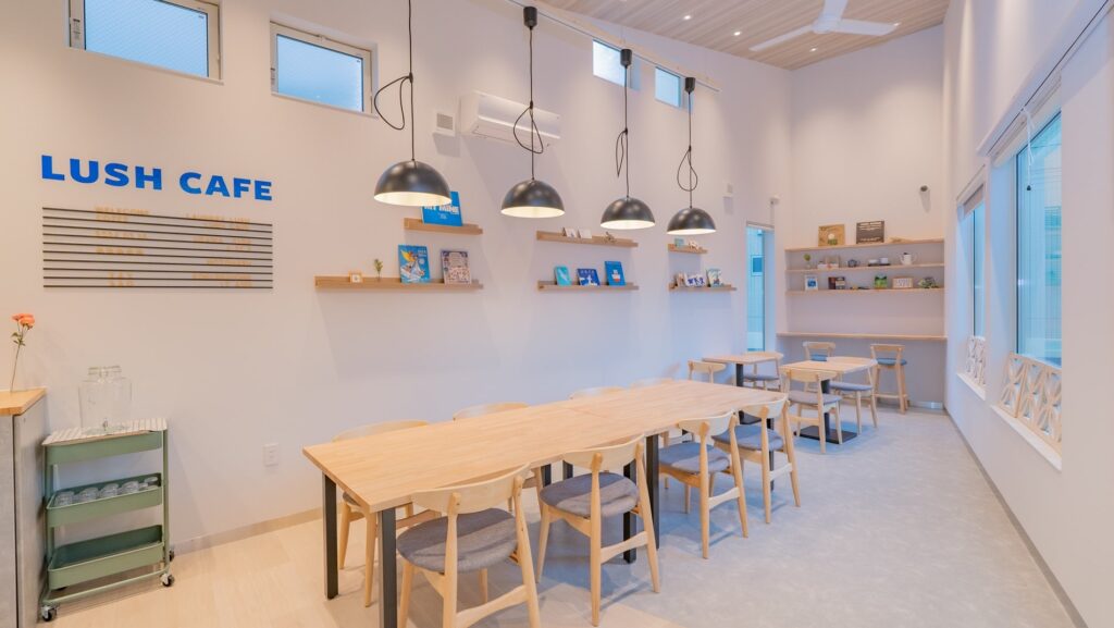 【LaundryLush浦和side店 LUSH CAFE】年末年始の営業についての外観